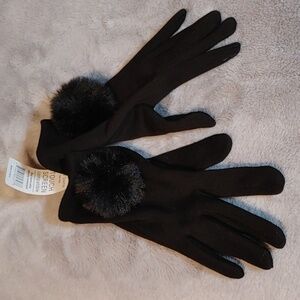 🍁NWT WOMEN'S BLACK POM POM GLOVES TOUCH SCREEN COMPATIBLE